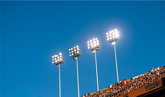 Lugar deportivo e iluminación de campo